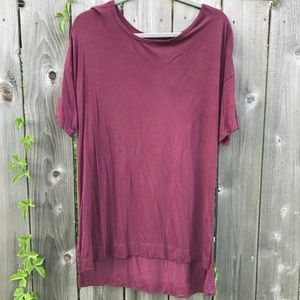 Women’s simple maroon tee